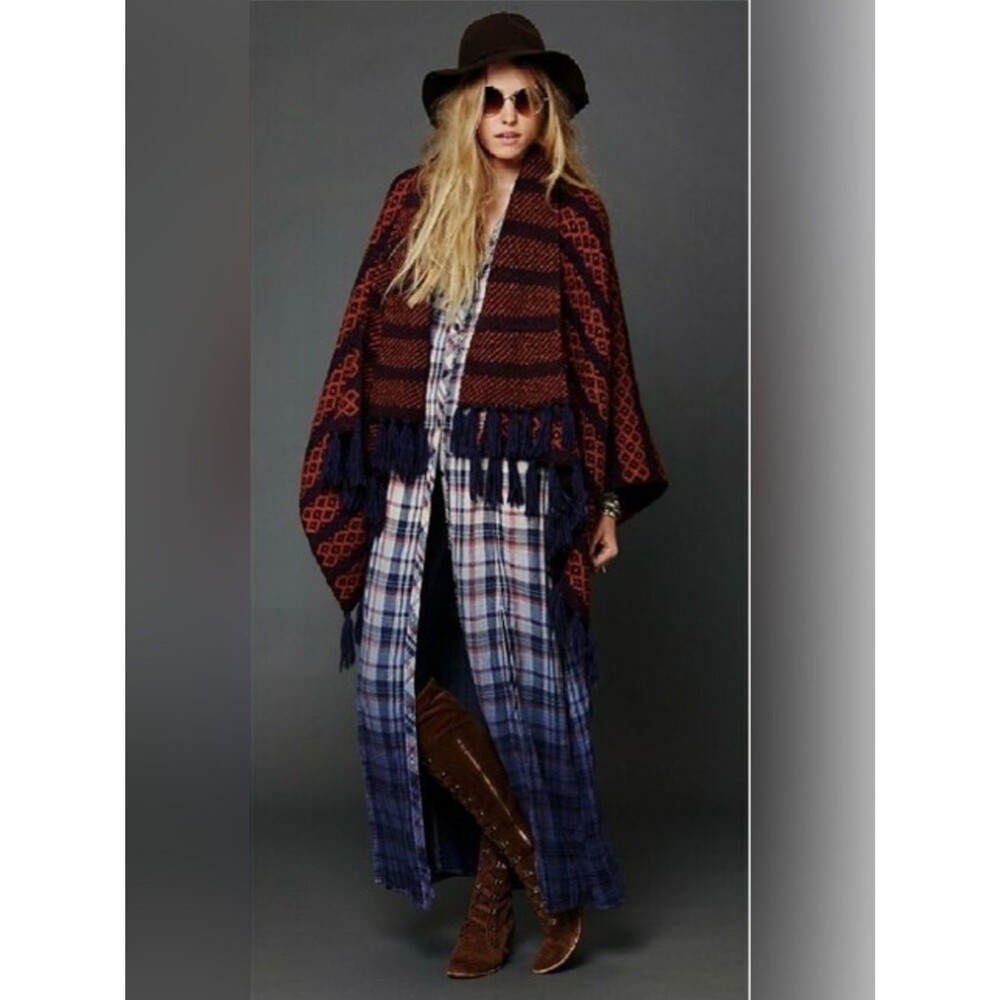 Free People Trekker Tassel Ruana Wrap Poncho Knitted Boho Bohemian Western Aztec
